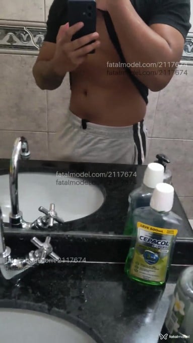 Acompanhante homem morena (o) de olhos castanhos em Ribeirão Preto - Santos