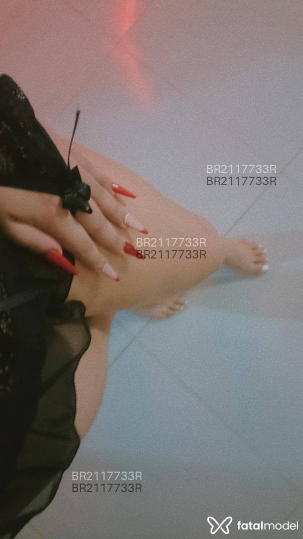 Acompanhante mulher com cabelo castanho de olhos castanhos - Aluaa Acompanhante mulher com cabelo castanho de olhos castanhos - Aluaa
