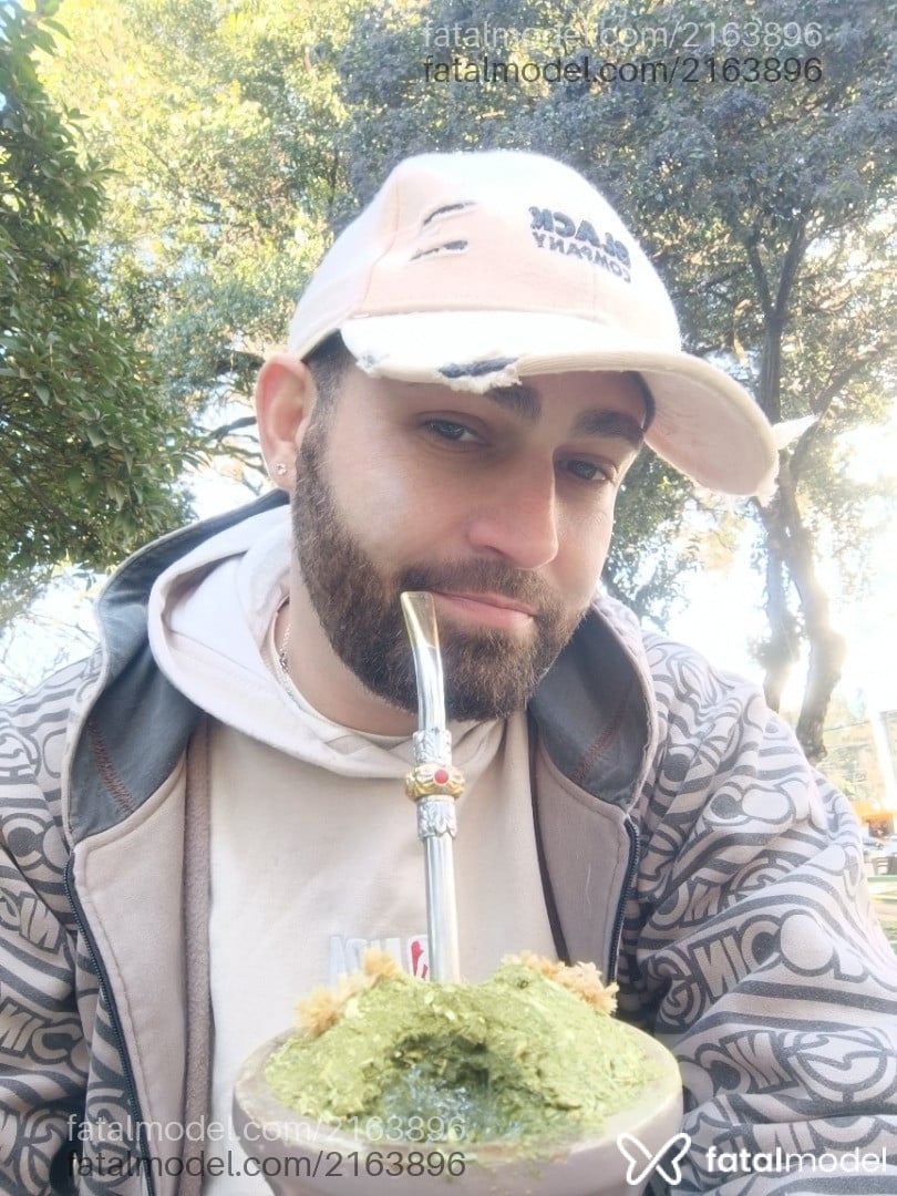 Acompanhante homem com cabelo castanho de olhos castanhos em Carazinho - Giovane