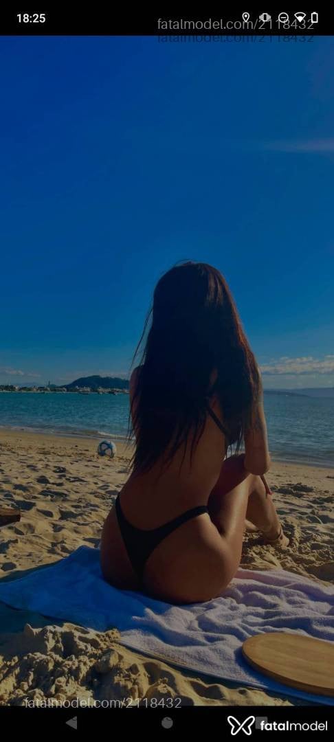 Acompanhante mulher morena (o) de olhos castanhos - Helena