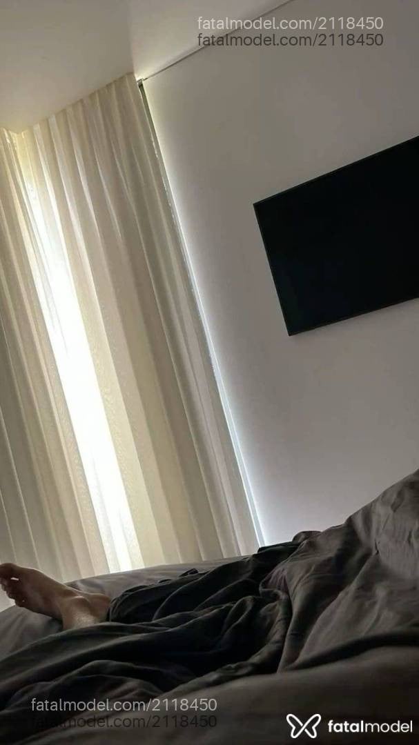 Acompanhante homem com cabelo castanho de olhos verdes - Augusto
