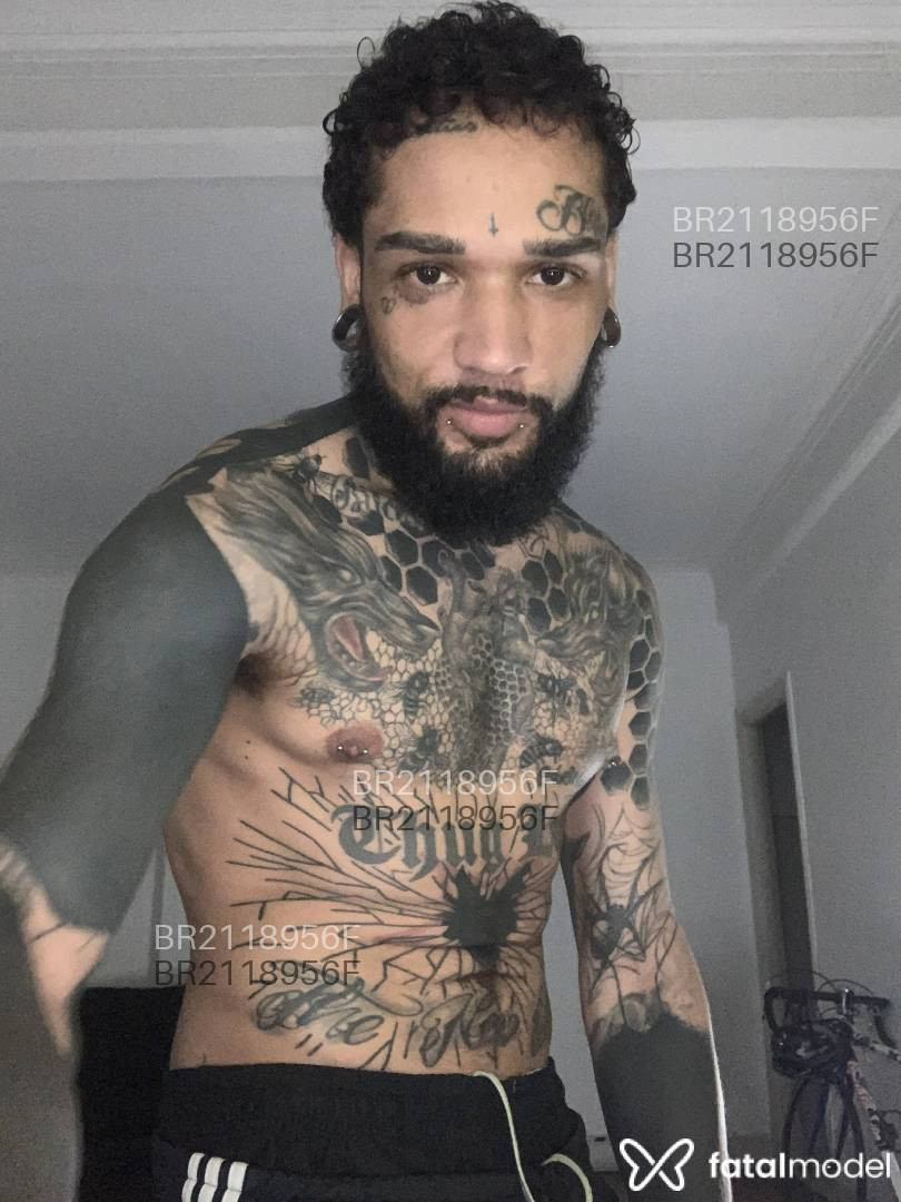 Acompanhante homem com cabelo castanho de olhos castanhos em São Paulo - Henrique Santana