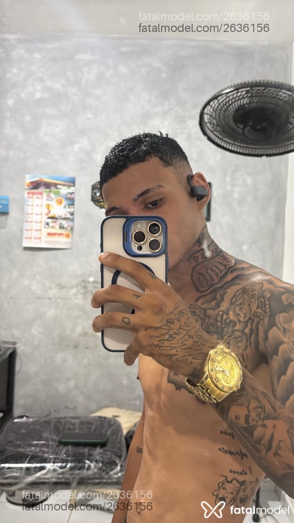 Acompanhante homem com cabelo castanho de olhos pretos - Eduardo Acompanhante homem com cabelo castanho de olhos pretos - Eduardo
