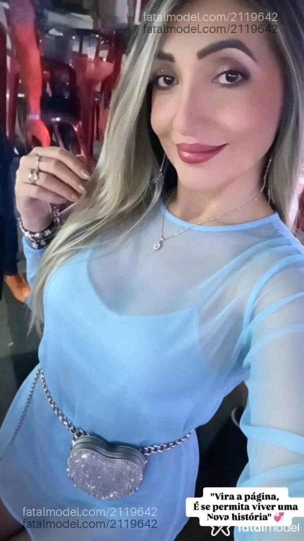 Acompanhante mulher loira (o) de olhos castanhos - Karen Lacerda
