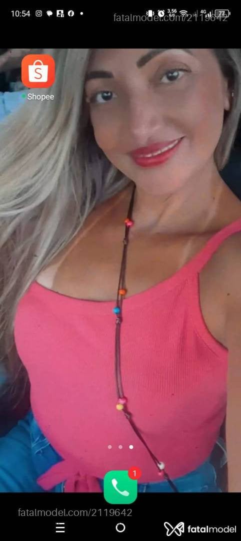 Acompanhante mulher loira (o) de olhos castanhos - Karen Lacerda