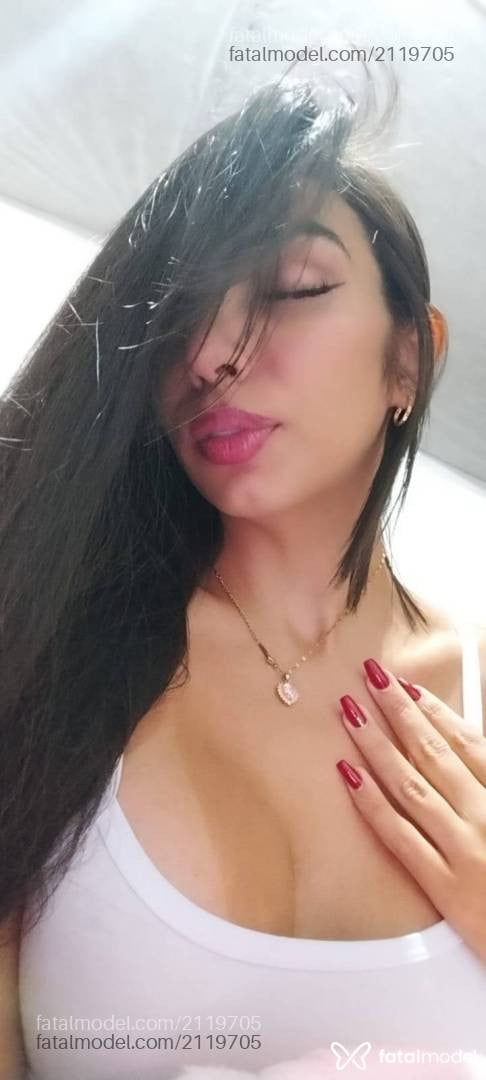 Acompanhante mulher com cabelo castanho de olhos castanhos - Sofia Araújo Acompanhante mulher com cabelo castanho de olhos castanhos - Sofia Araújo