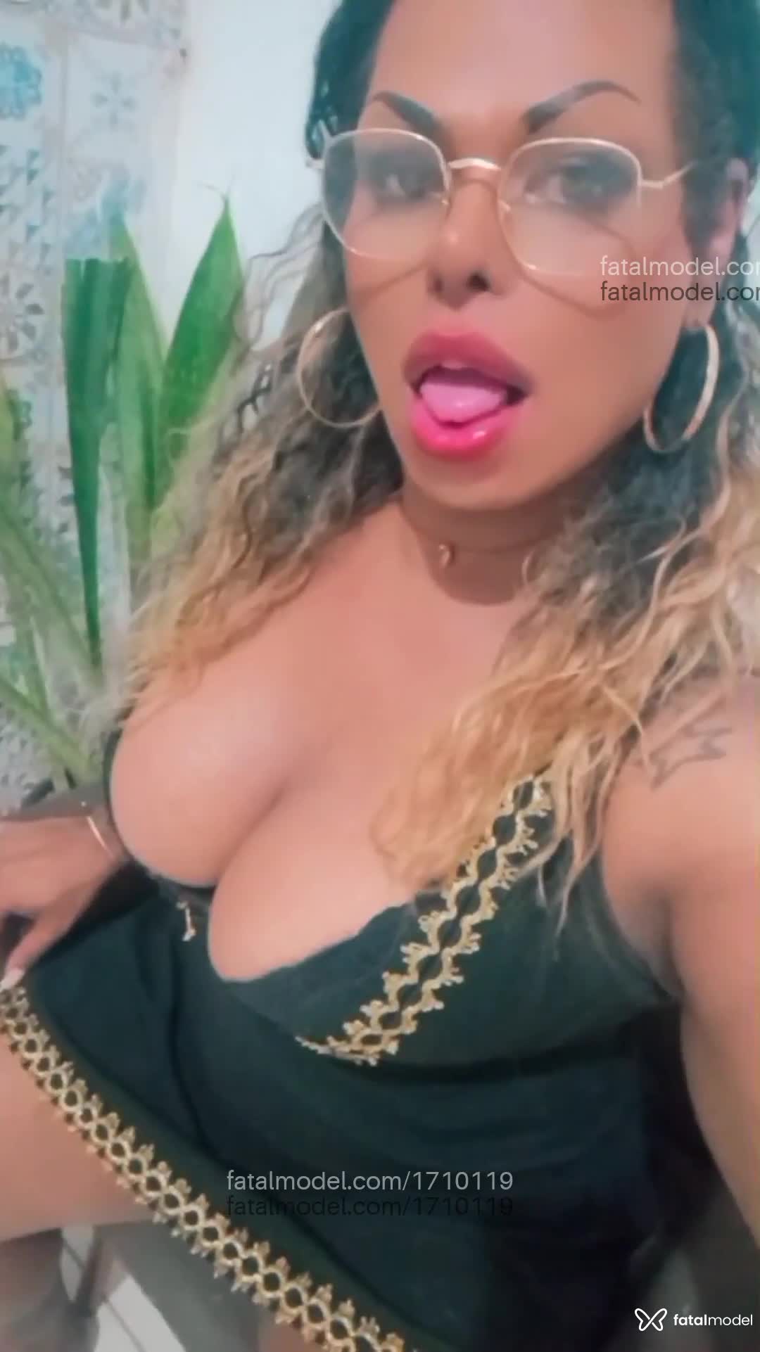 Acompanhante mulher trans com cabelo colorido de olhos castanhos em Jaboatão dos Guararapes Acompanhante mulher trans com cabelo colorido de olhos castanhos em Jaboatão dos Guararapes - Luiza leitee