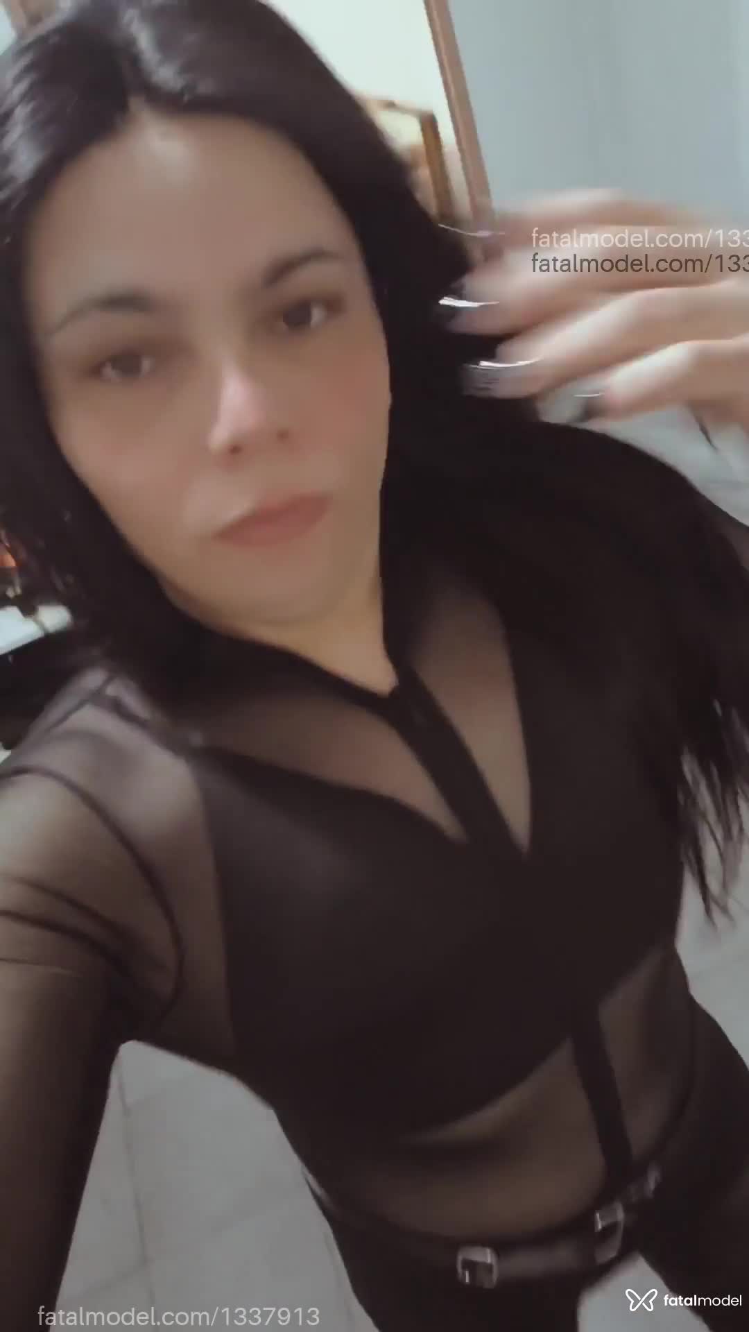 Acompanhante mulher trans morena (o) de olhos mel - Thaissa Klempe