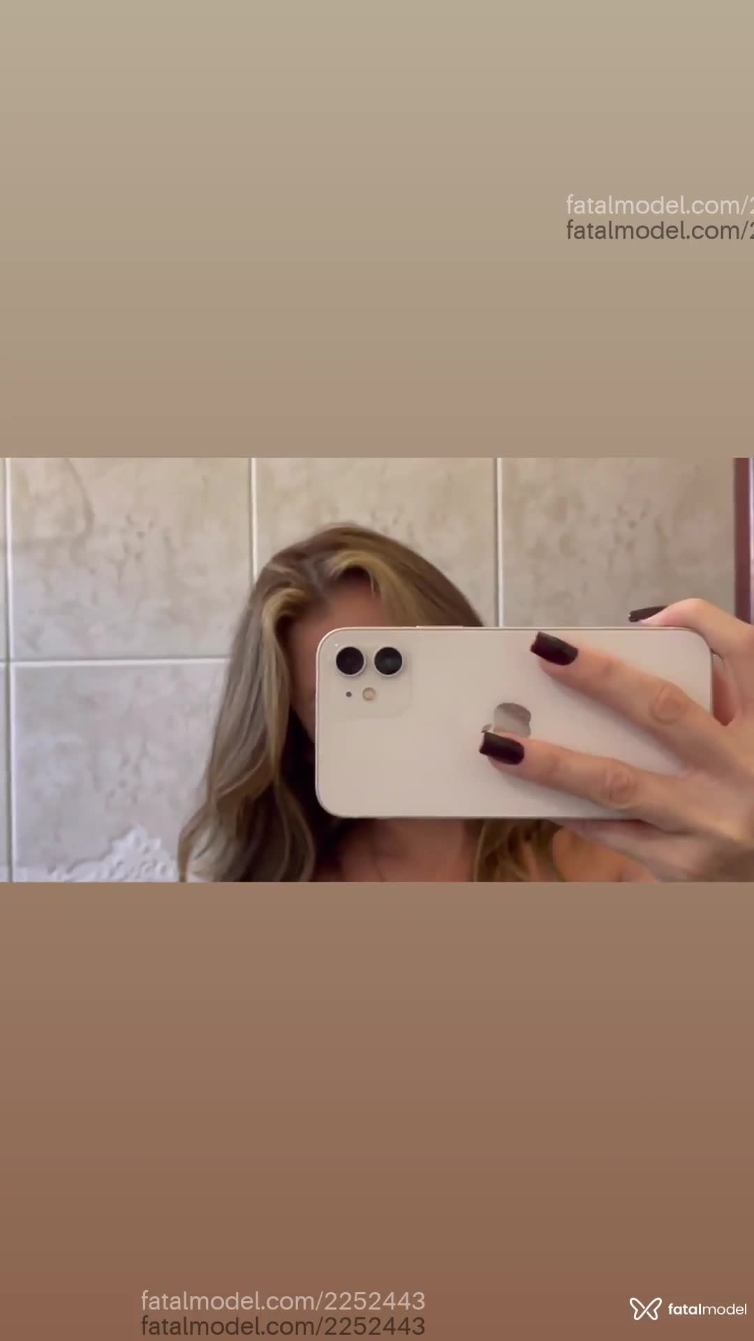 Acompanhante mulher loira (o) de olhos castanhos - Giulia Villar