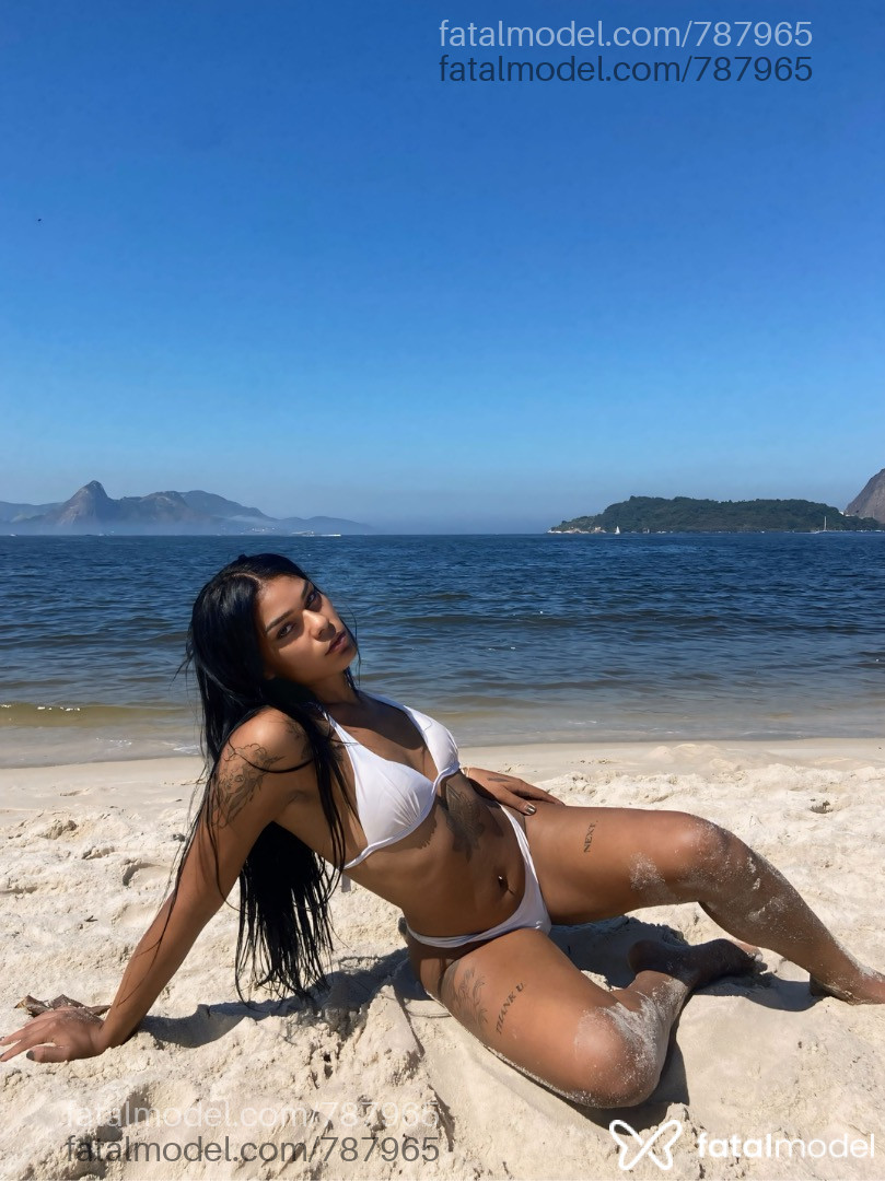 Acompanhante mulher trans com cabelo castanho de olhos castanhos em Contagem - Morena novinha