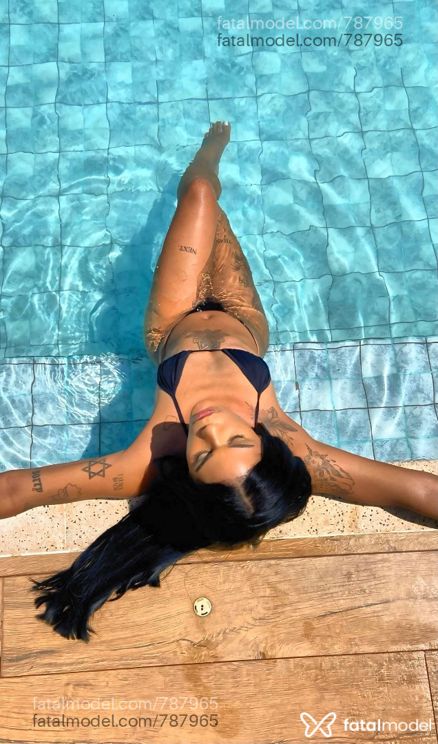 Acompanhante mulher trans com cabelo castanho de olhos castanhos em Contagem - Morena novinha