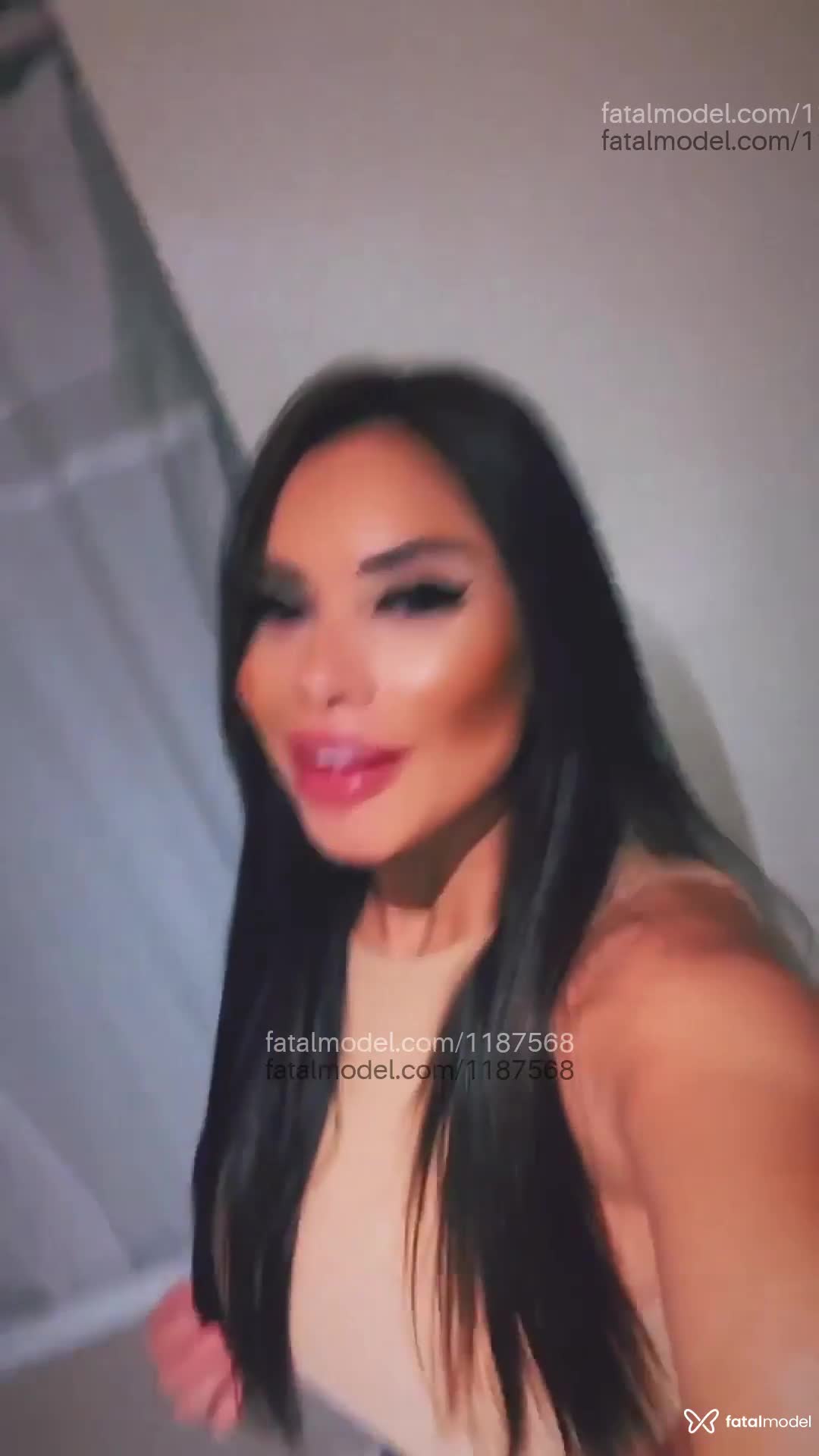 Acompanhante mulher morena (o) de olhos castanhos - Angel Reis