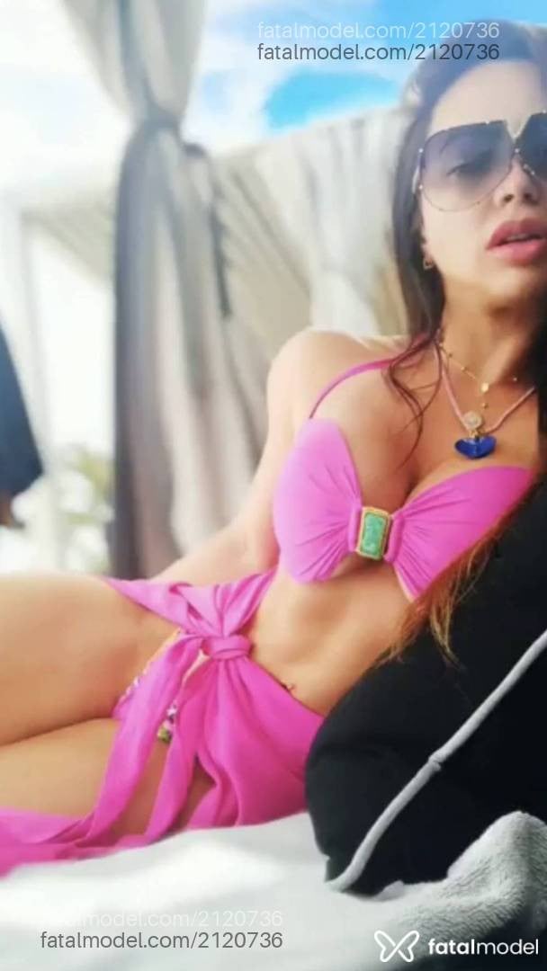 Acompanhante mulher com cabelo castanho de olhos verdes em Passo Fundo - Juliana