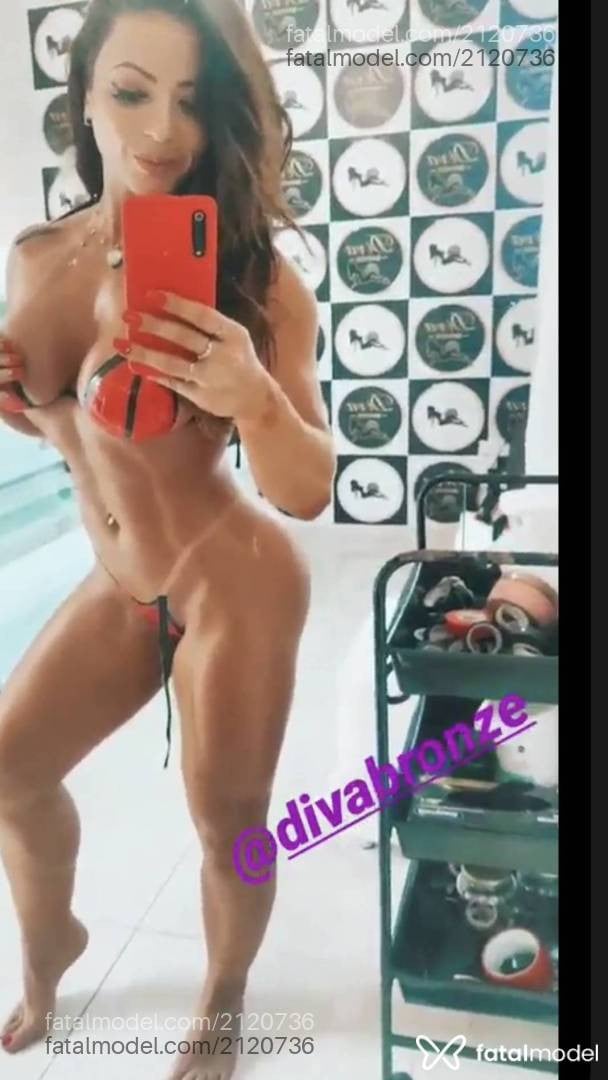 Acompanhante mulher com cabelo castanho de olhos verdes em Passo Fundo - Juliana