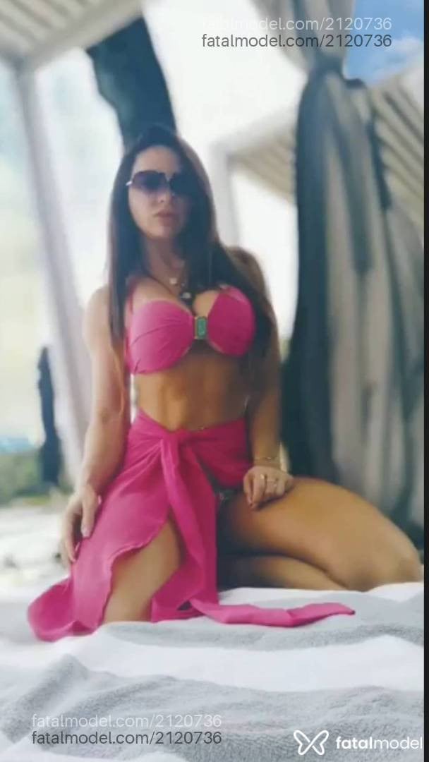 Acompanhante mulher com cabelo castanho de olhos verdes em Passo Fundo - Juliana