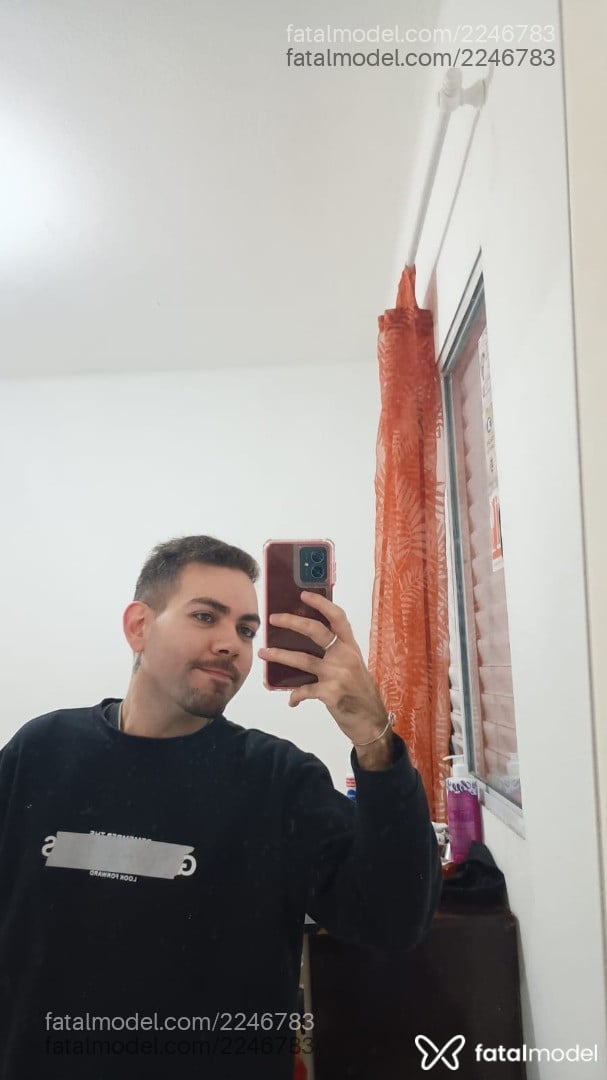 Acompanhante homem com cabelo castanho de olhos verdes em São Paulo - Joao