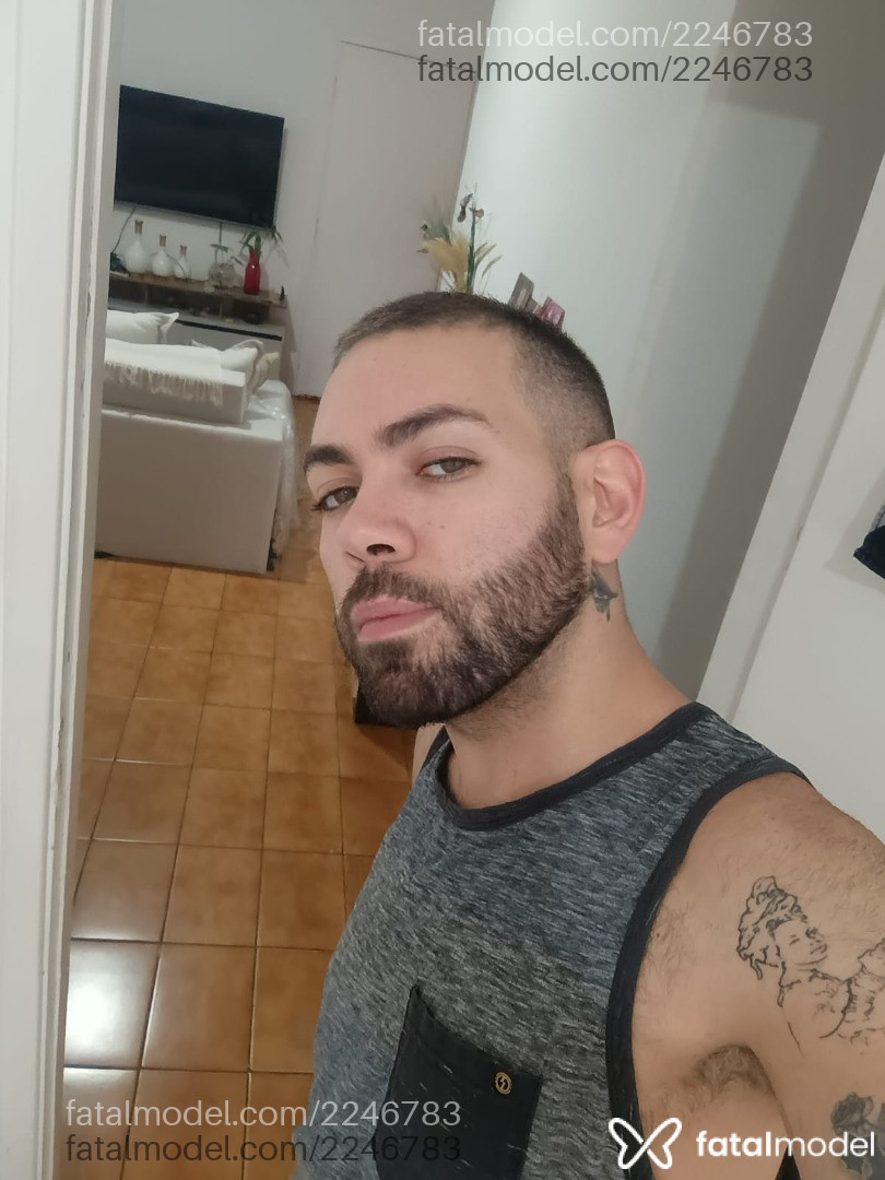 Acompanhante homem com cabelo castanho de olhos verdes em São Paulo - Joao