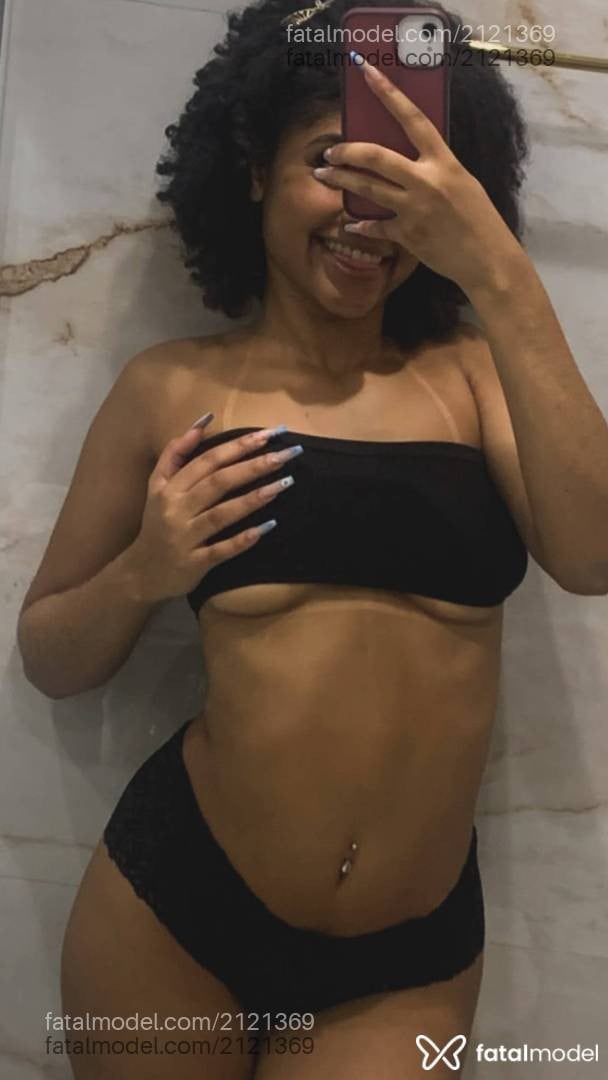Acompanhante mulher com cabelo castanho de olhos castanhos - Pretinhahot