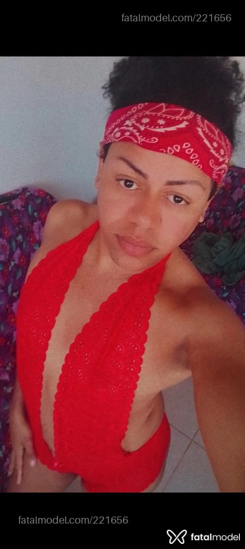 Acompanhante mulher trans com cabelo castanho de olhos castanhos em Araçatuba - Myrella Bellon