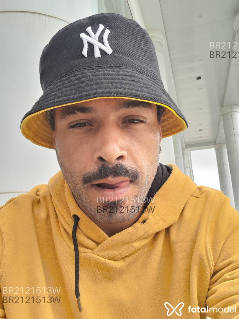 Acompanhante homem com cabelo grisalho de olhos castanhos em Itajaí - Oliver