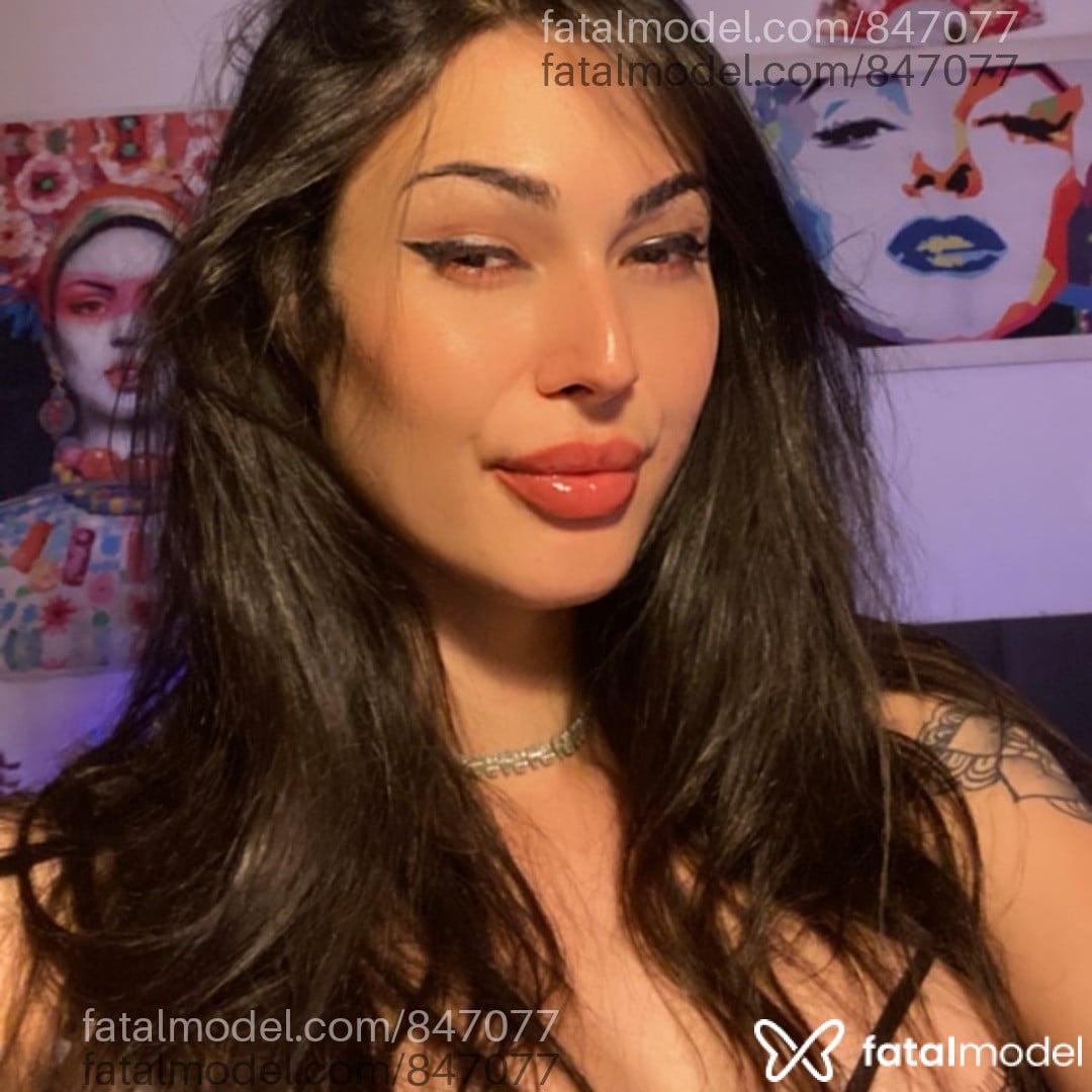 Acompanhante mulher trans morena (o) de olhos castanhos - Sofia Grant