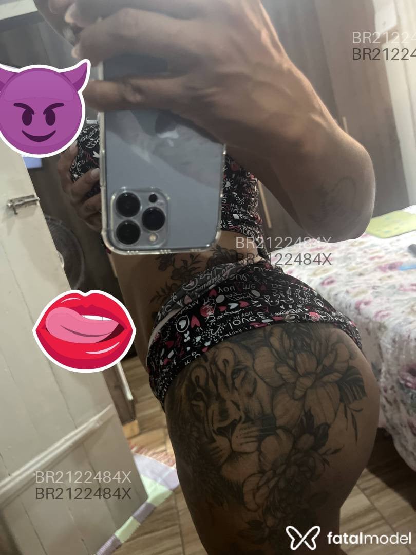 Acompanhante mulher com cabelo castanho de olhos castanhos em Sete Lagoas - Preta
