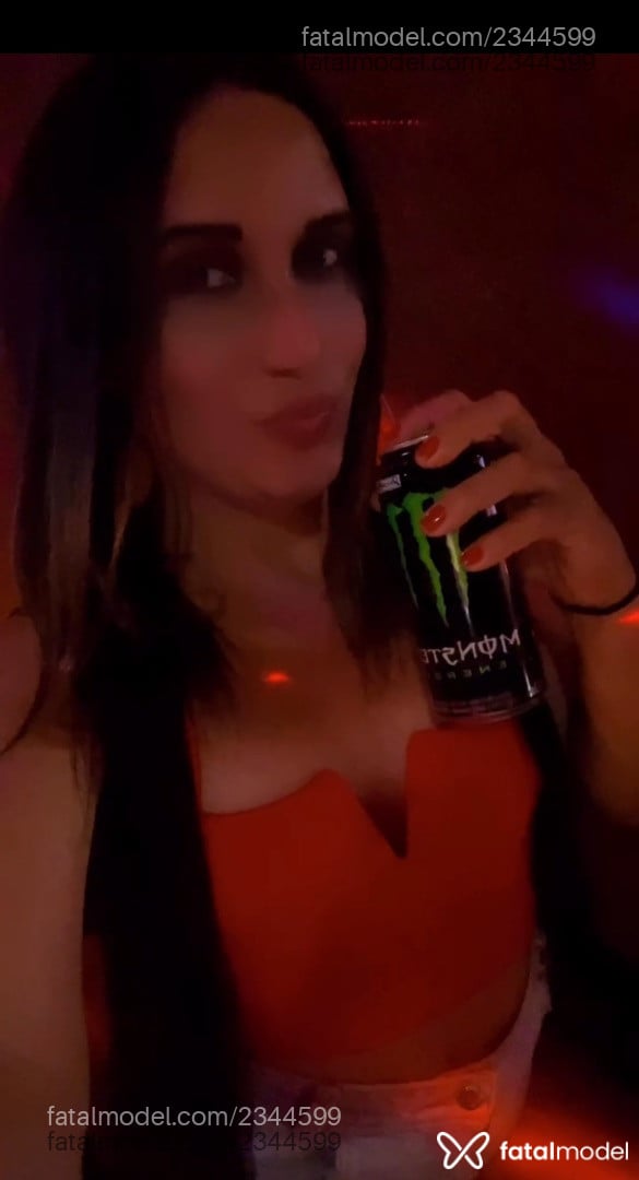 Acompanhante mulher trans loira (o) de olhos mel - Rafaelly