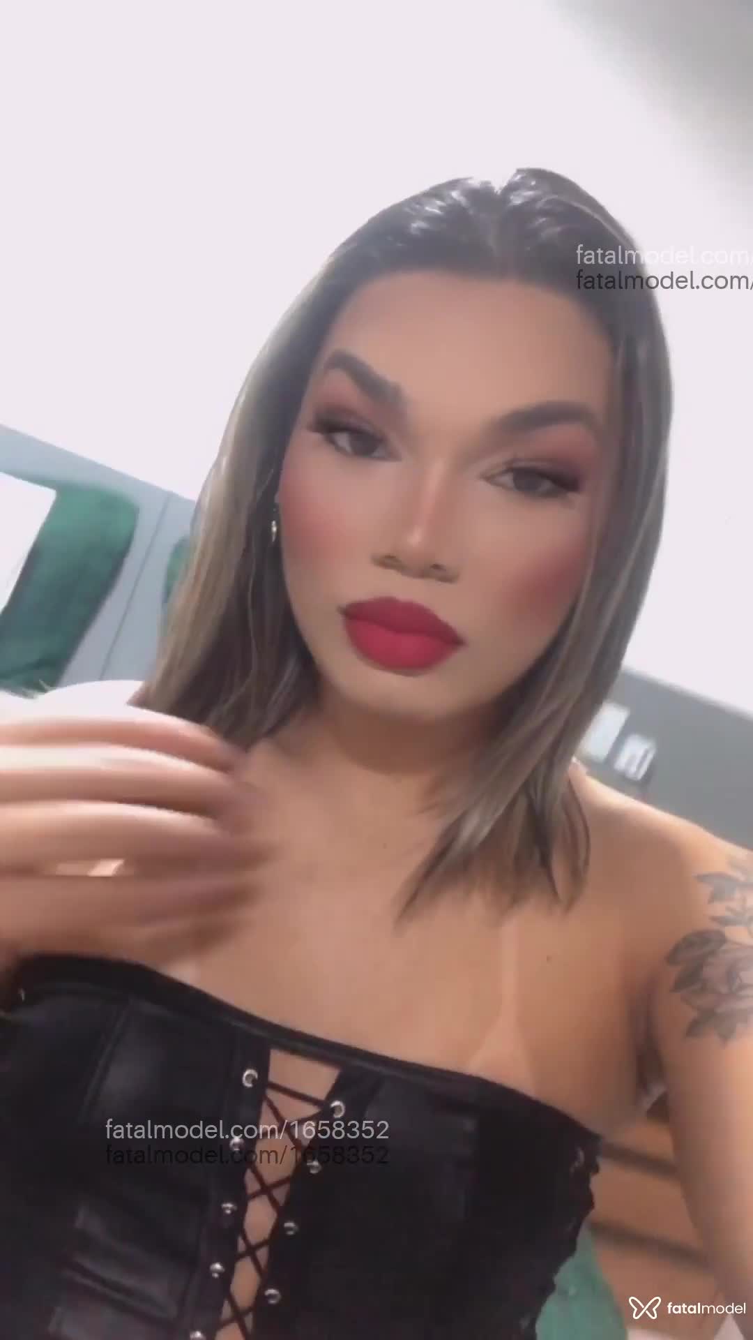 Acompanhante drag queen ruiva (o) de olhos castanhos em São Paulo - Alana Duarte