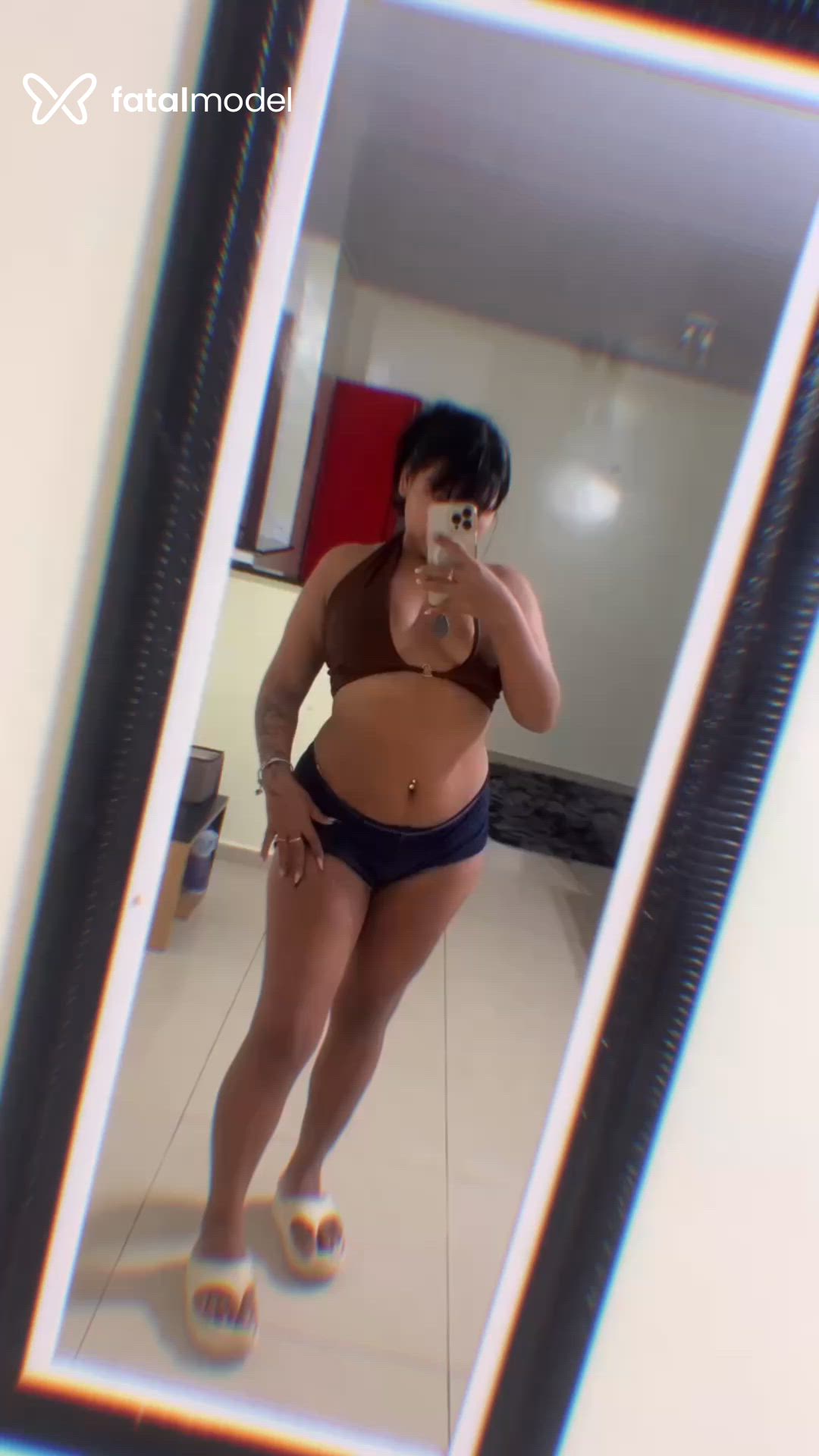 Acompanhante mulher morena (o) de olhos castanhos - Yndia Porchat