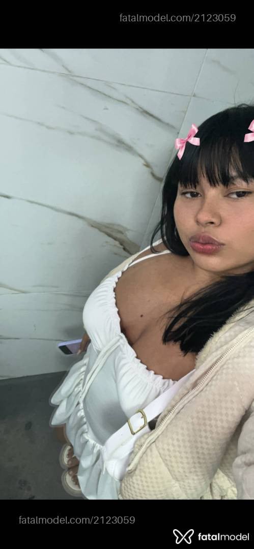Acompanhante mulher morena (o) de olhos castanhos - Yndia Porchat