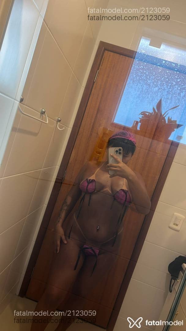 Acompanhante mulher morena (o) de olhos castanhos - Yndia Porchat