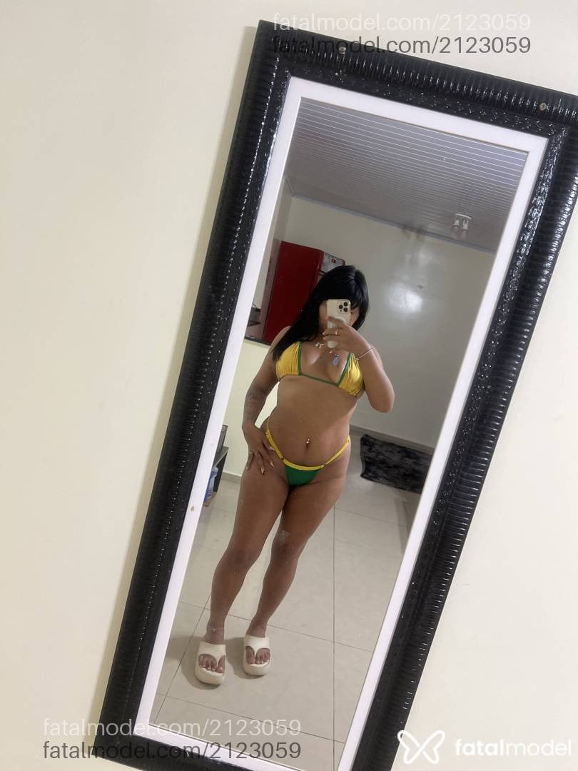 Acompanhante mulher morena (o) de olhos castanhos - Yndia Porchat