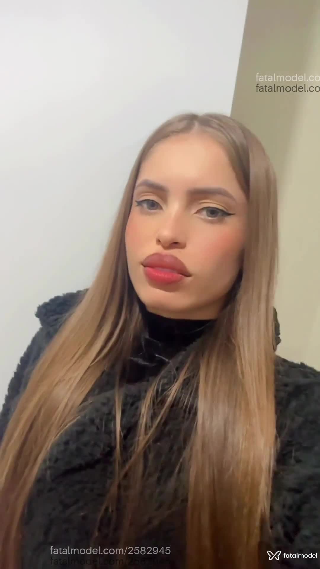 Acompanhante mulher loira (o) de olhos verdes em Virtual - Priscila