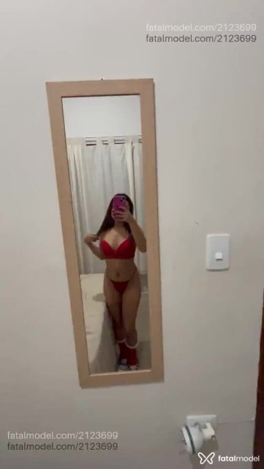 Acompanhante mulher com cabelo castanho de olhos castanhos - Melissa Pavanelli