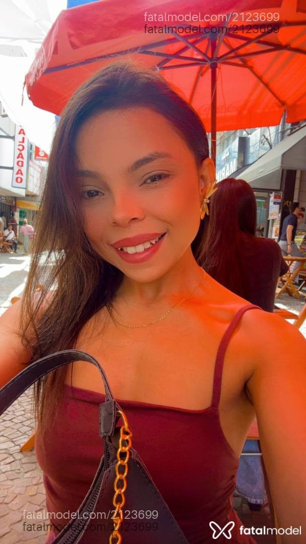Acompanhante mulher com cabelo castanho de olhos castanhos - Melissa Pavanelli