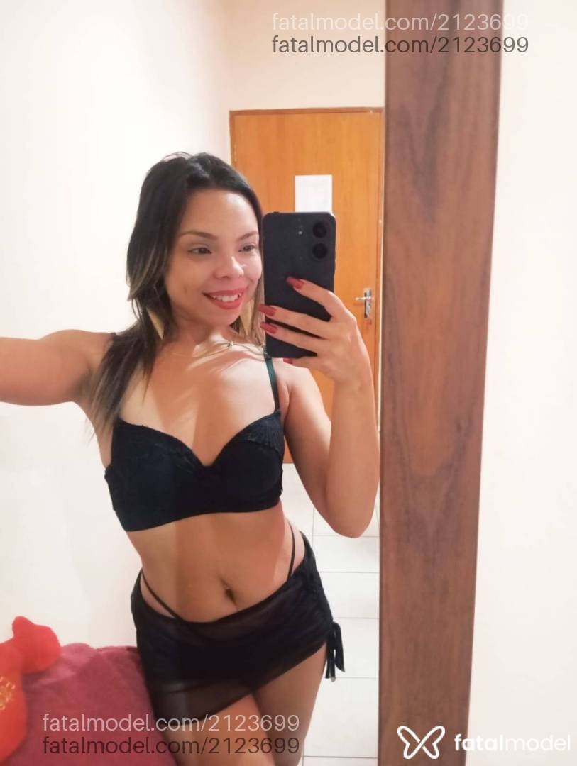 Acompanhante mulher com cabelo castanho de olhos castanhos - Melissa Pavanelli