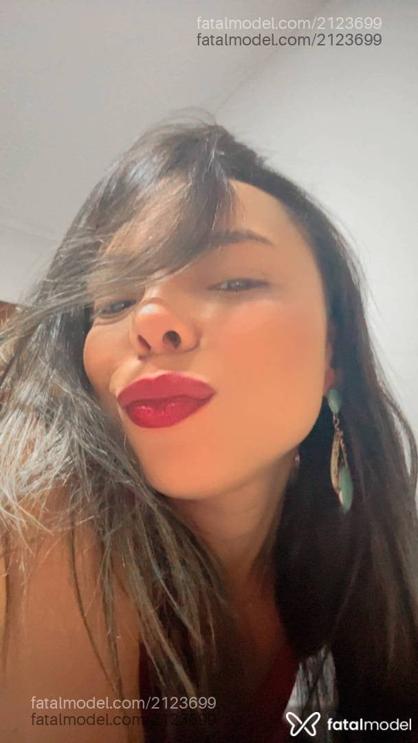 Acompanhante mulher com cabelo castanho de olhos castanhos - Melissa Pavanelli