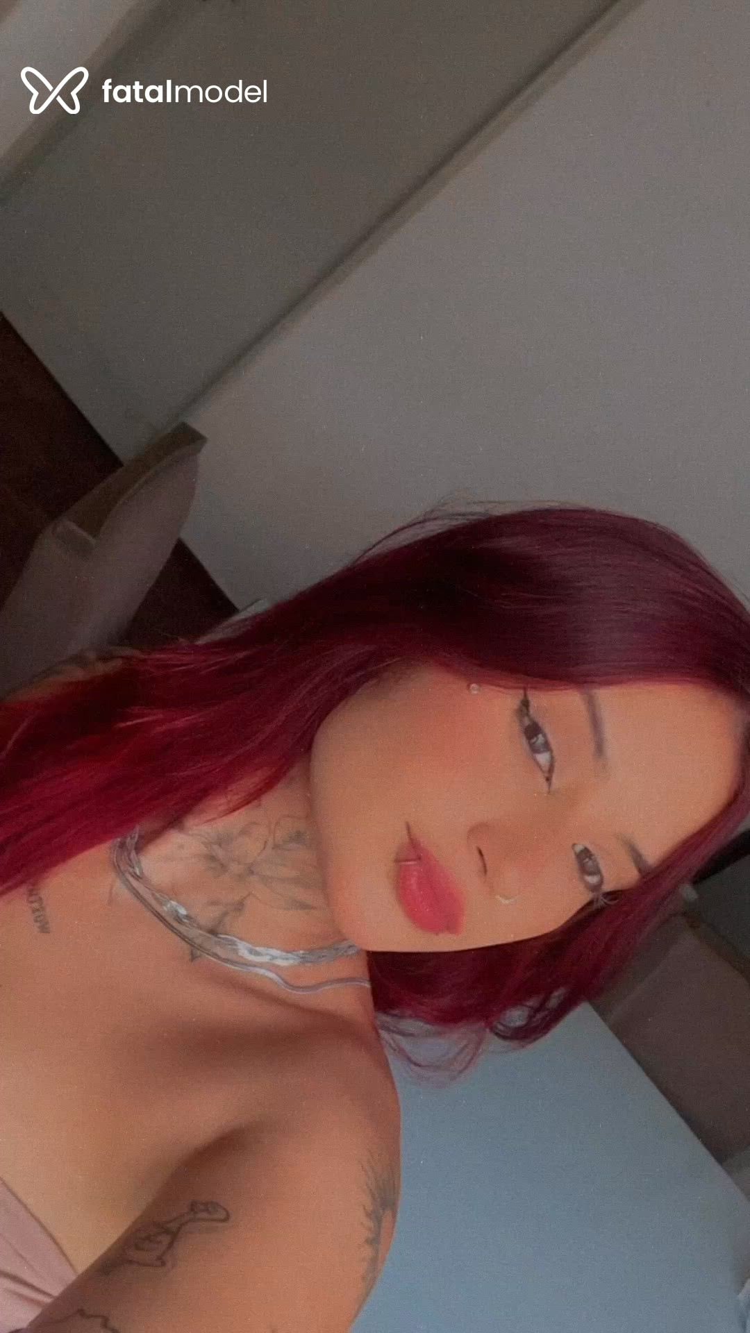 Acompanhante mulher ruiva (o) de olhos castanhos - Ingrid Lopes