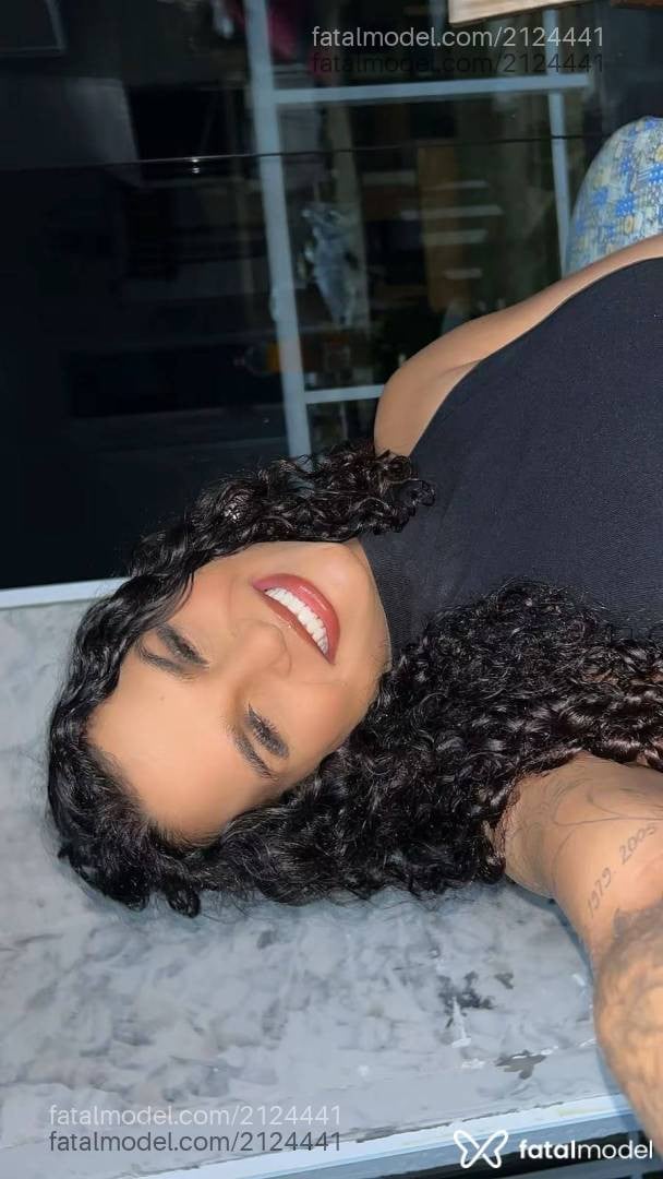 Acompanhante mulher com cabelo castanho de olhos castanhos em Guaratuba - Bellaflor