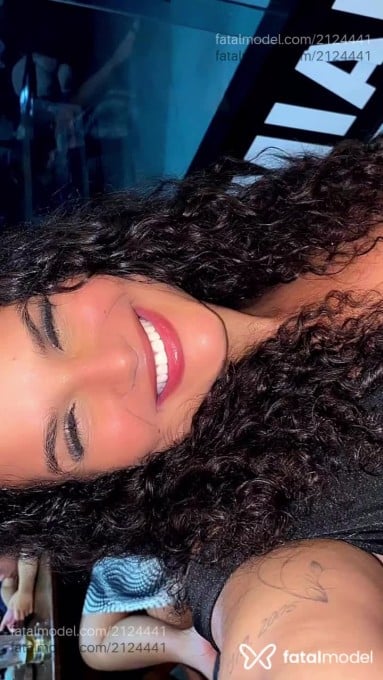 Acompanhante mulher com cabelo castanho de olhos castanhos em Guaratuba - Bellaflor