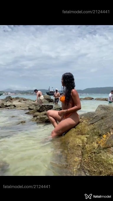 Acompanhante mulher com cabelo castanho de olhos castanhos em Guaratuba - Bellaflor