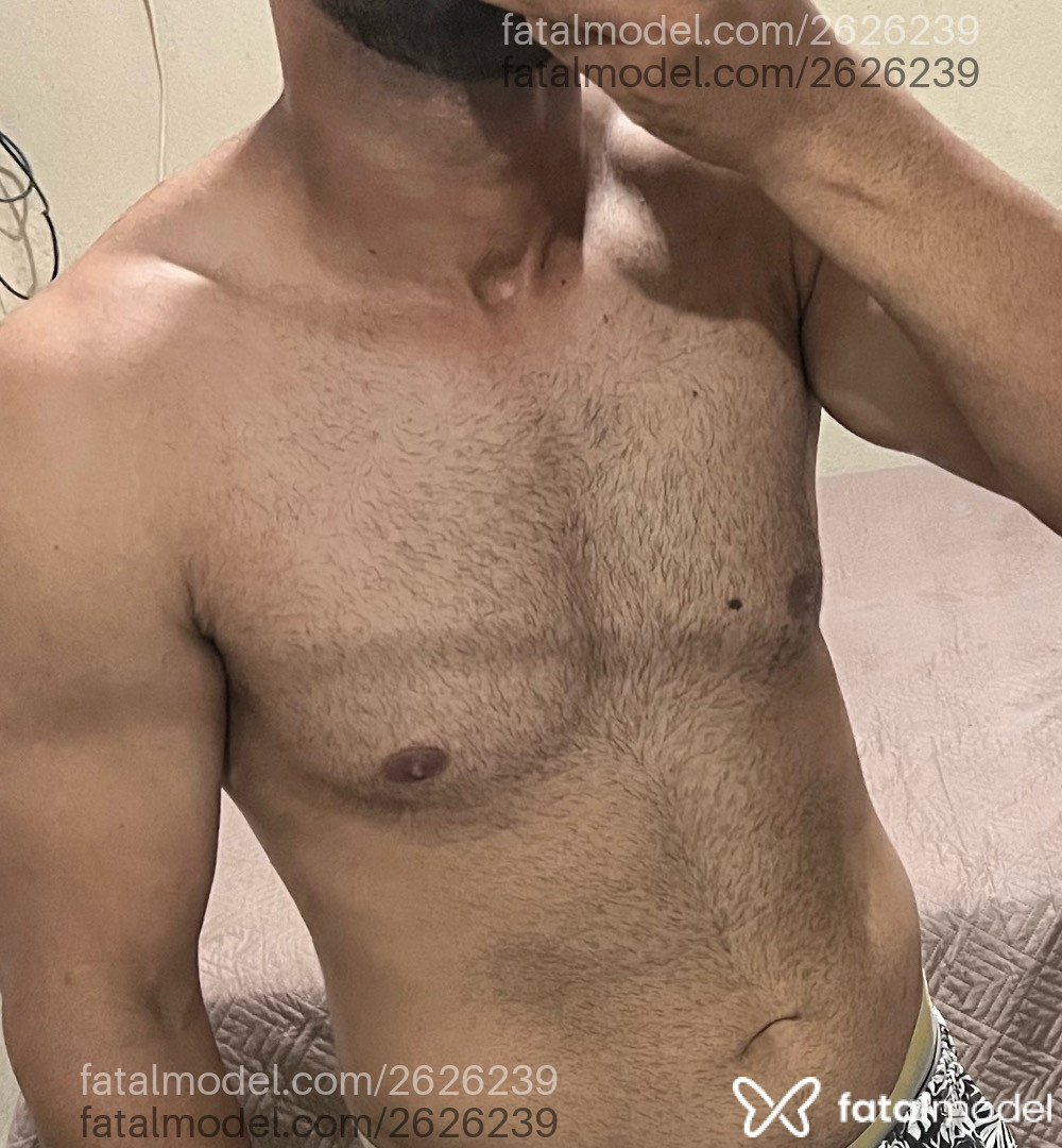Acompanhante homem com cabelo castanho de olhos castanhos em Itapema - Lucy