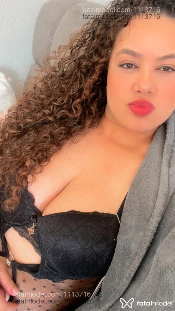 Acompanhante mulher com cabelo castanho de olhos castanhos - Laura Acompanhante mulher com cabelo castanho de olhos castanhos - Laura