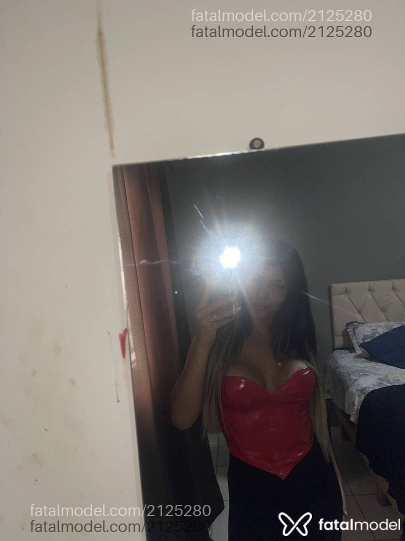 Acompanhante mulher loira (o) de olhos castanhos - Maria