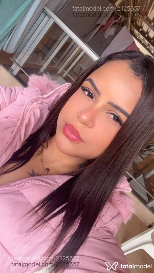 Acompanhante mulher morena (o) de olhos castanhos - Isis