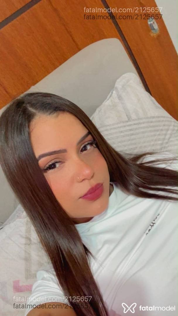 Acompanhante mulher morena (o) de olhos castanhos - Isis