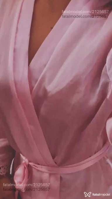 Acompanhante mulher morena (o) de olhos castanhos - Isis