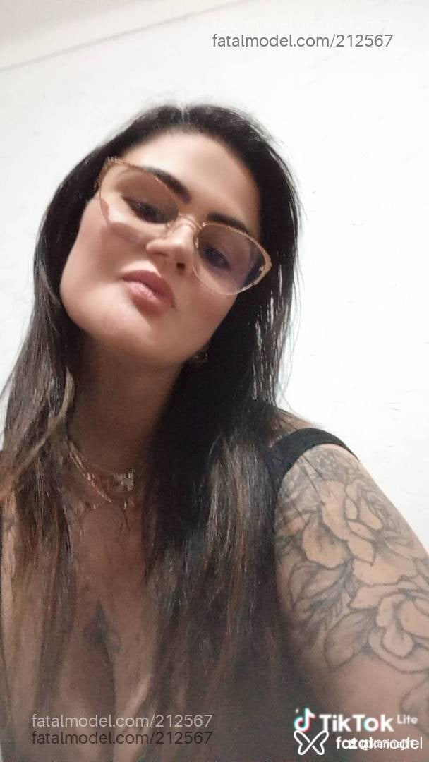 Acompanhante mulher morena (o) de olhos castanhos - Larissa Bitencourt