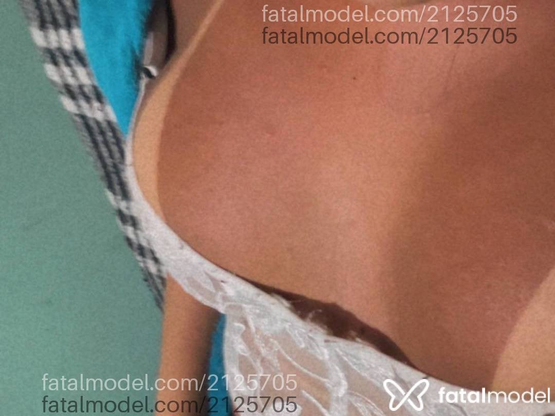 Acompanhante mulher morena (o) de olhos castanhos - Manuella