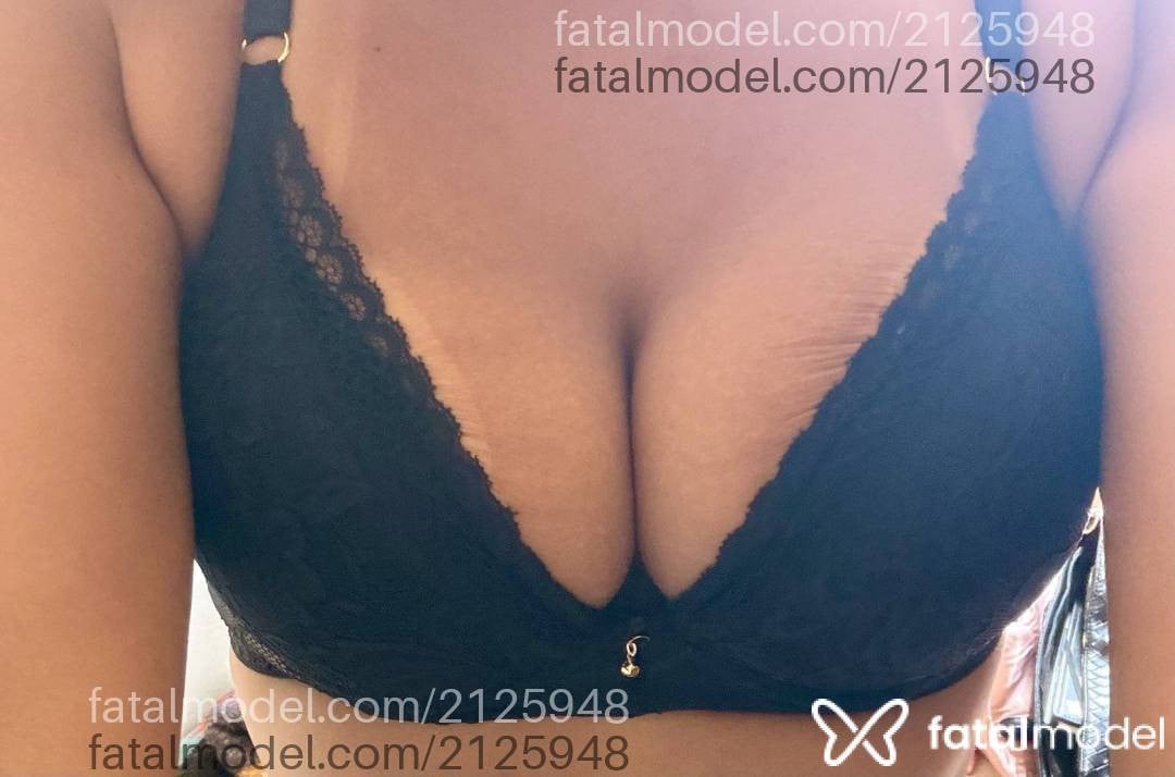Acompanhante mulher morena (o) de olhos castanhos - Juu